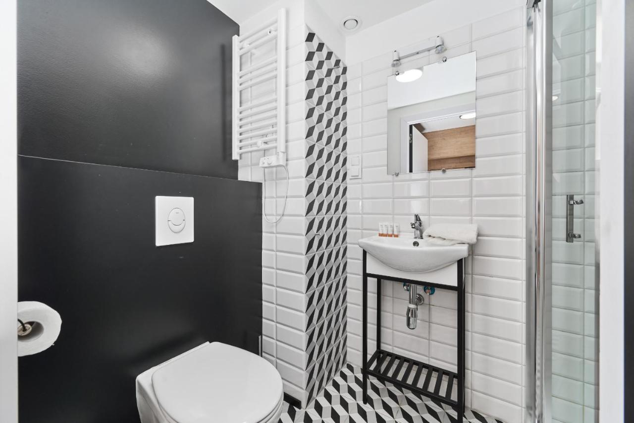 Mezzanine Studio Apartments Zarembowicza Wroclaw Airport By Renters מראה חיצוני תמונה