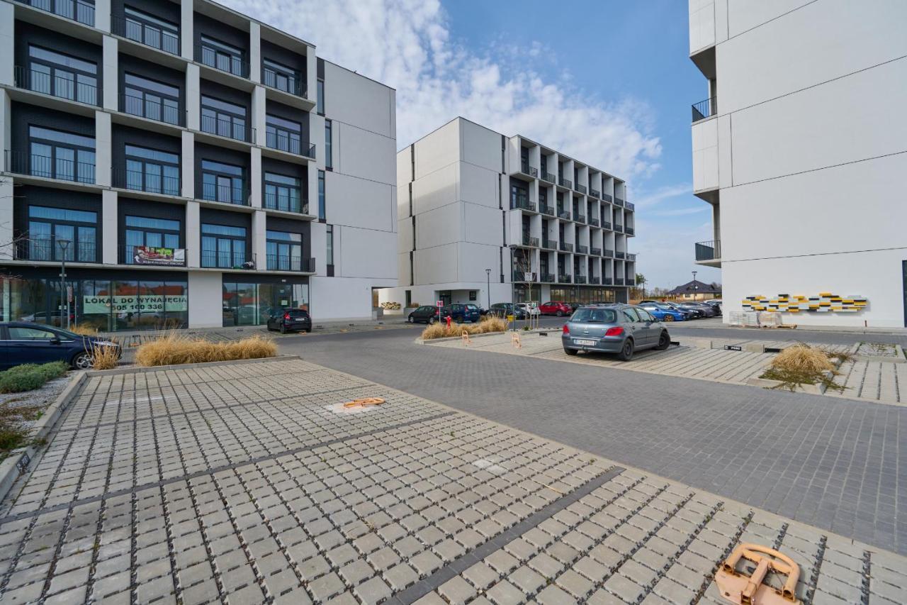 Mezzanine Studio Apartments Zarembowicza Wroclaw Airport By Renters מראה חיצוני תמונה