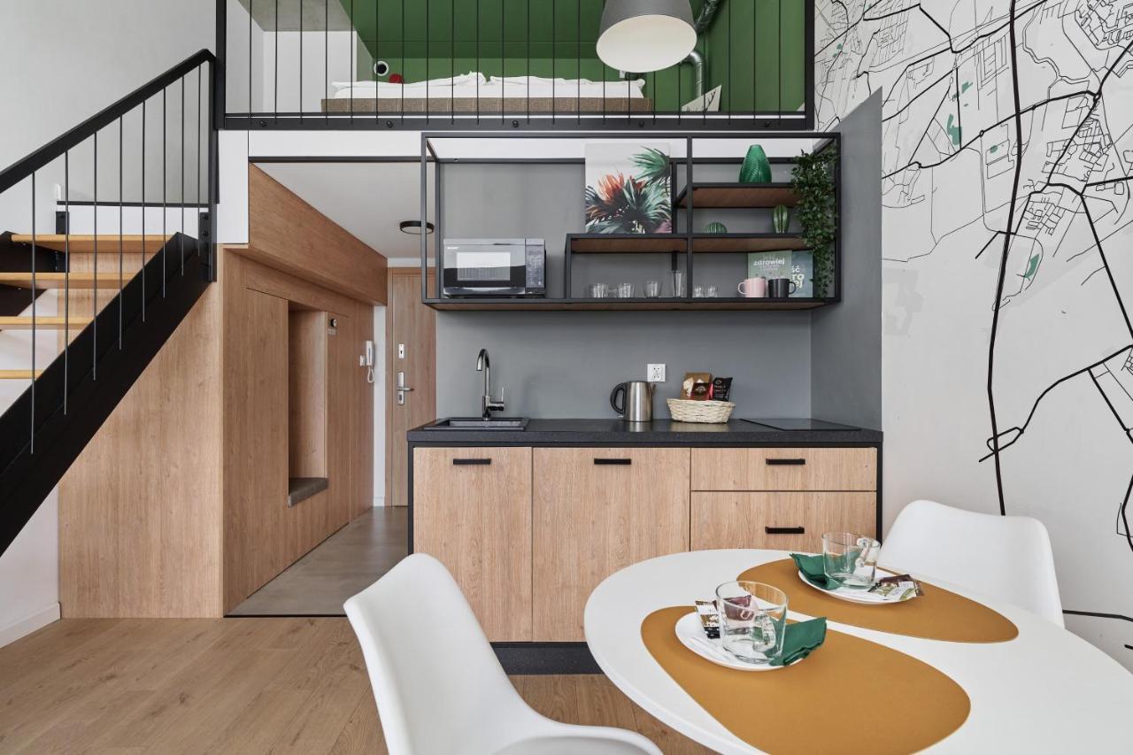 Mezzanine Studio Apartments Zarembowicza Wroclaw Airport By Renters מראה חיצוני תמונה