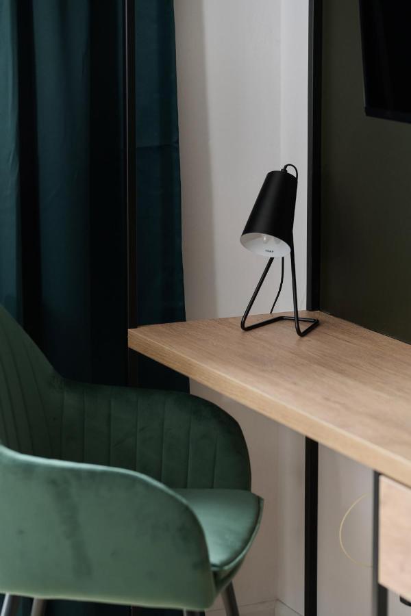 Mezzanine Studio Apartments Zarembowicza Wroclaw Airport By Renters מראה חיצוני תמונה