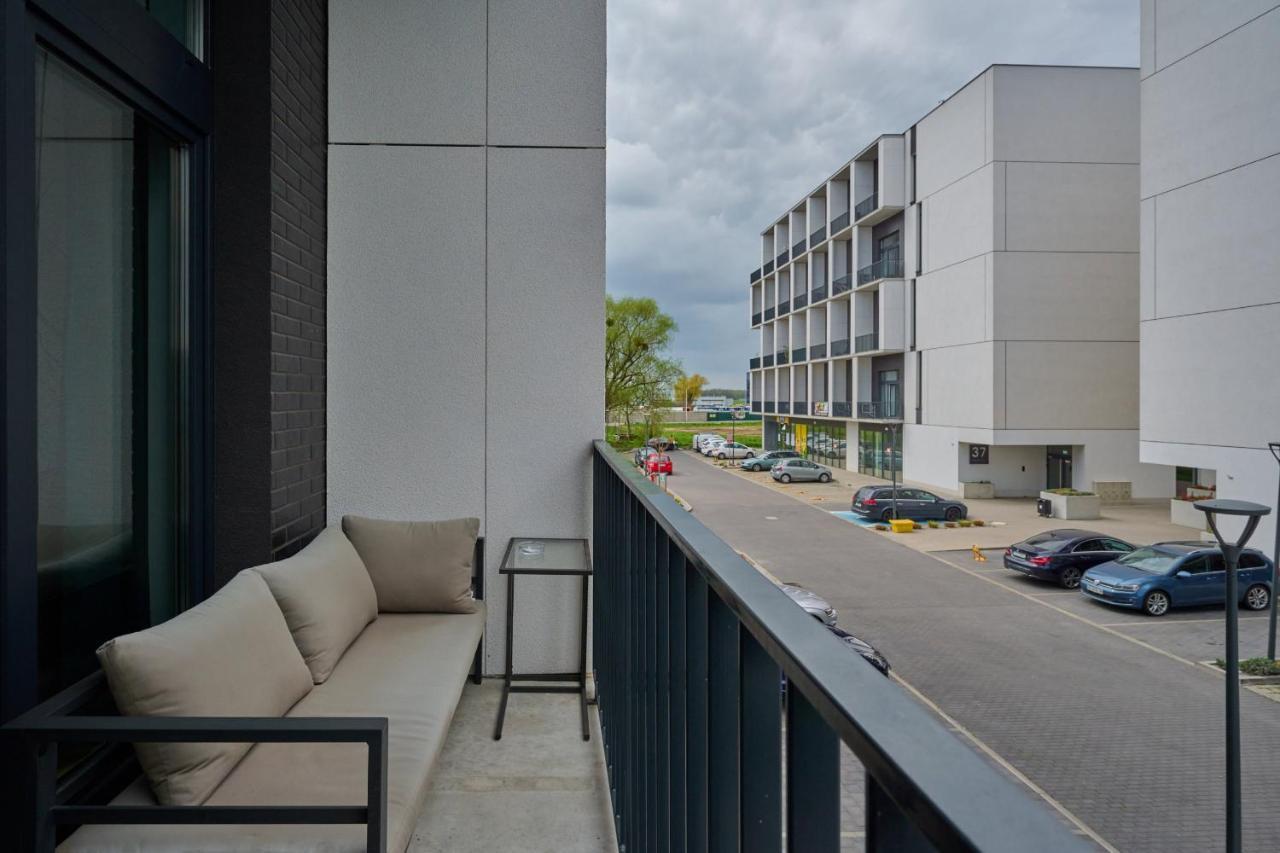 Mezzanine Studio Apartments Zarembowicza Wroclaw Airport By Renters מראה חיצוני תמונה